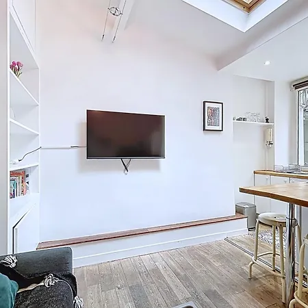 Tiny House Near Eiffel Tower Parigi