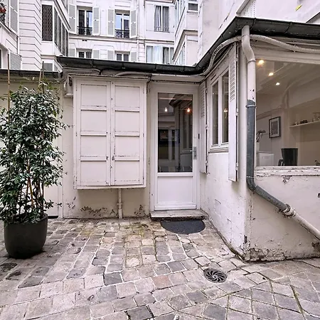 Tiny House Near Eiffel Tower * Parigi