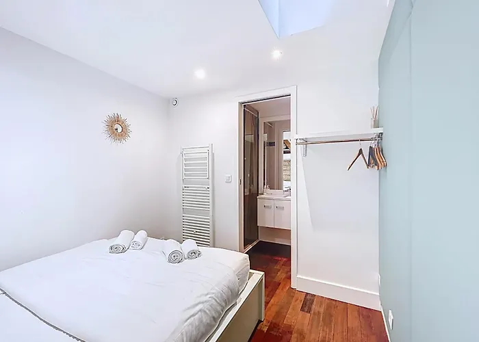 Tiny House Near Eiffel Tower *