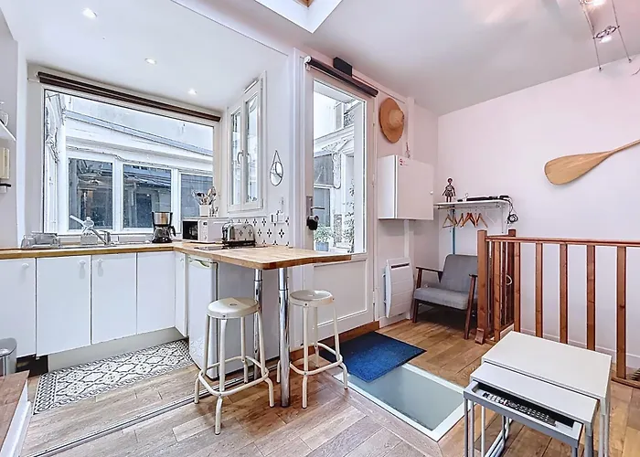 Tiny House Near Eiffel Tower Paris