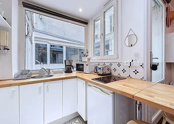 Tiny House Near Eiffel Tower * Paris