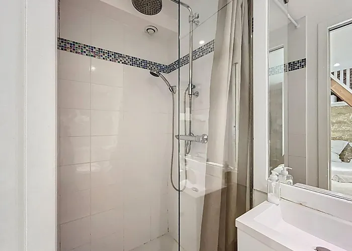 Tiny House Near Eiffel Tower *