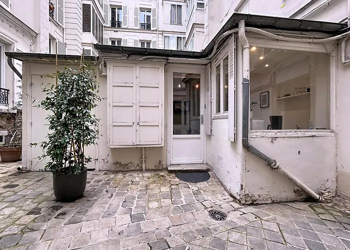 Tiny House Near Eiffel Tower * Paris