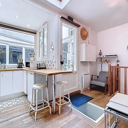 Tiny House Near Eiffel Tower פריז