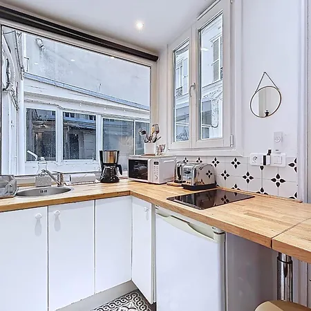 Tiny House Near Eiffel Tower * פריז