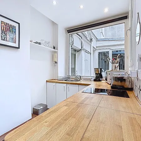 Tiny House Near Eiffel Tower דירה פריז